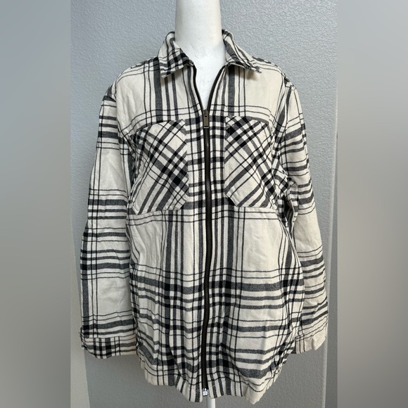 Zara Jackets & Blazers - ZARA Shirt in Black and Cream SIZE M